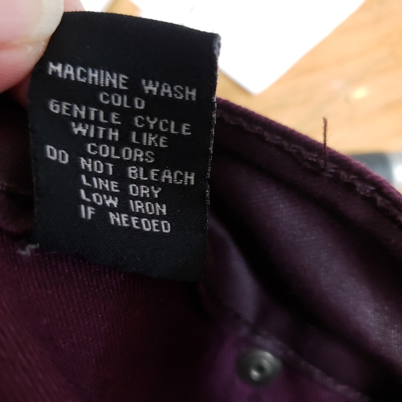 Womens Jeans Size 5 Burgundy Skinny Tappered Leg Mid Rise Coated - Picture 9 of 10